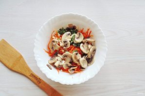 Морковь по-корейски с шампиньонами