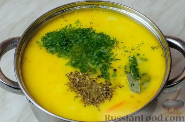 Сырный суп с куриным филе и консервированной кукурузой