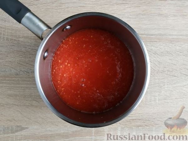 Соус из солёных помидоров с луком, чесноком и зеленью