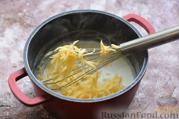 Запеканка из макарон с сыром и соусом бешамель